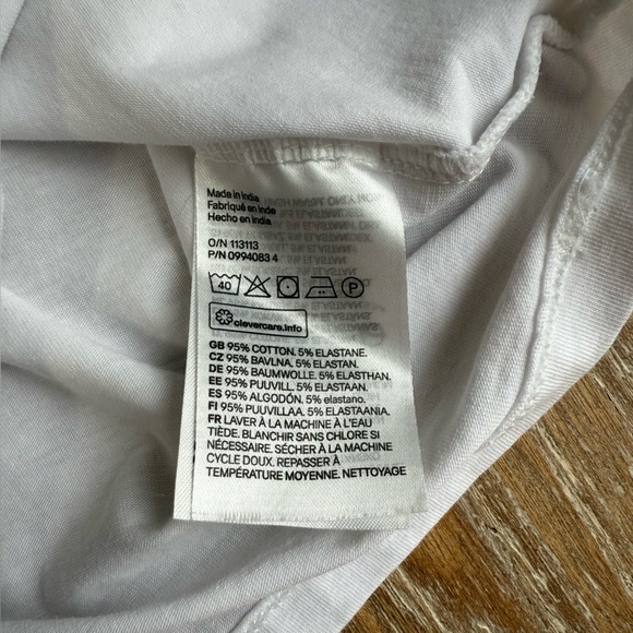 H&M Divided Long Sleeve Crop White Tee Shirt Women’s Size Small Layering Preppy - Picture 5 of 9